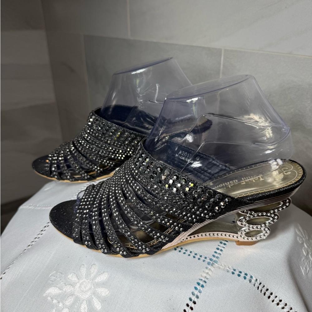Chic Black Rhinestone Mules. Women’s Size 9 
Dressy elegant 3” heel !